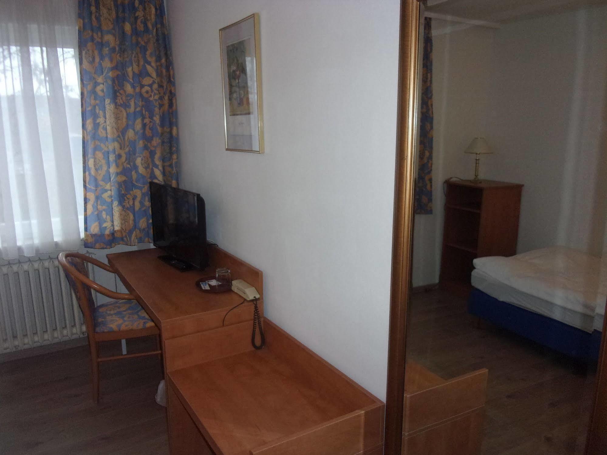 Hotel Faehrhaus Саарбрюккен Экстерьер фото
